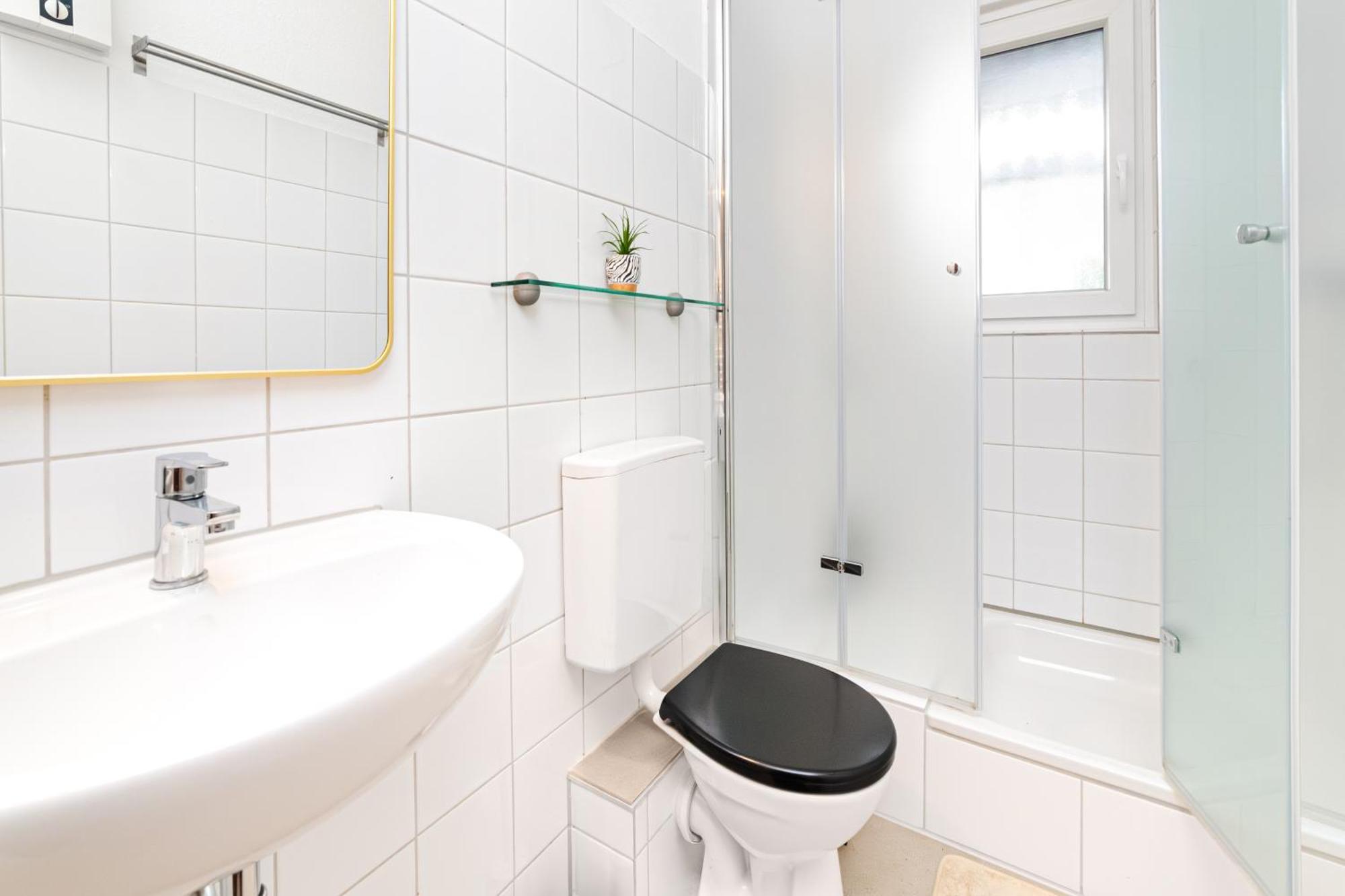 Smart Home - Essen - Perfect For 5 Guests! Central - Balcony - Netflix - Free Parking Zone Екстер'єр фото
